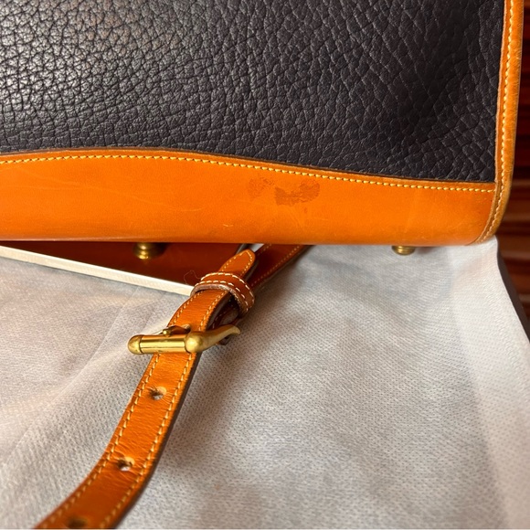 Dooney & Bourke Black and Tan Leather Crossbody Shoulder Bag, great condition - Picture 13 of 17